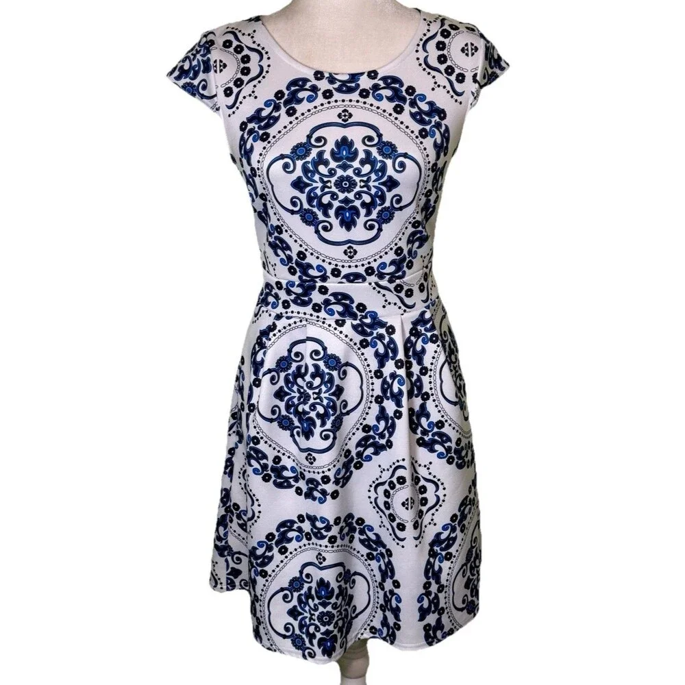 Women’s Ornate Blue White Medallion‎ Print A Line Dress Cap Sleeve Stretch Sz Sm